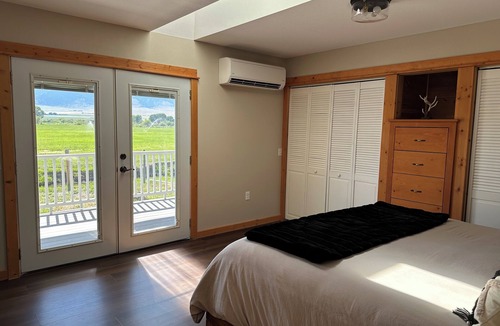 Alder House | Charming 2-bedroom house in lovely Alder with WiFi, AC & beautiful Mountain View