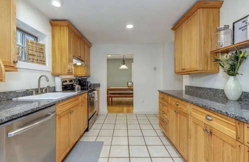 Sunapee House | Charming 3-Bedroom House. Walk to Sunapee Harbor and Short Drive to Mt. Sunapee