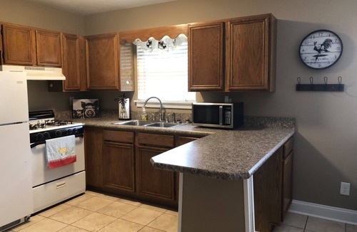 Salt Springs Cabin | Charming Cottage by the Lake!