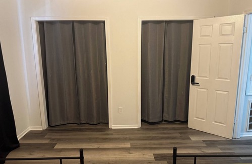 Harvey House | Cozy 2-bedroom in Harvey with fast wifi. Apt A