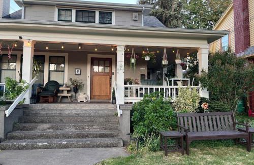 Hollywood District House | Cozy Portland Retreat in the Heart of Hollywood