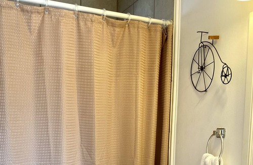 Diamond City Apartment | Cozy Studio Sleeps 3 located as close as you can get to Bull Shoals Lake!