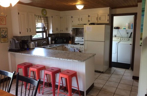 Eastward Look House | CRYSTAL CLEAN CAPE!! Come enjoy the summer charm and beaches of Narragansett, RI