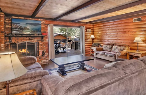 Big Bear City Ski Chalet | Cuddle Bear's Cabin- Cozy Log Cabin- Pool Table