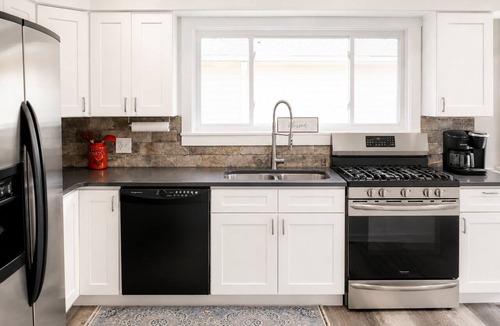Syracuse House | ⚓️Direct lake Lakefront Home Tritoon rental available