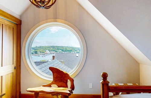 Boothbay Harbor House | Downtown Boothbay 3BR – Harbor Views, Private Deck, Walk Everywhere
