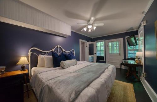 Eureka Springs Historic District House | Downtown Savannah Suite Piedmont