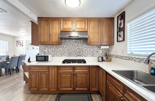 Quartz Hill House | Entire Newly Remodeled Home With Huge Parking