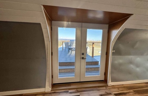 Houston House | Everts DC-6 Cargo Plane: Sleep in an Alaskan Legend