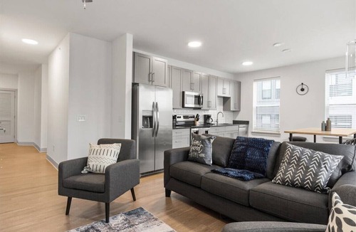 East Walnut HIlls Apartment | Explore Cincinnati’s Best from a Chic Condo