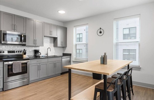 East Walnut HIlls Apartment | Explore Cincinnati’s Best from a Chic Condo