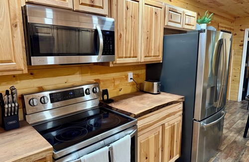 Stanton Cabin | Family Sized Cabin Near RRG Hiking Trails + Hot Tub - Sleeps 9