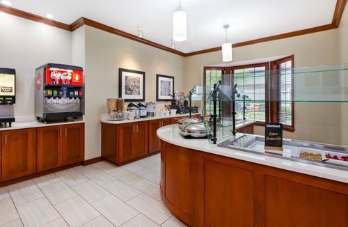 Kalamazoo Condo | Free Breakfast, Pool, Gym. Near Western Michigan University!