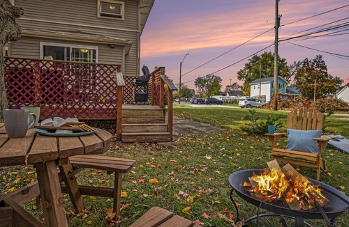 Northeast South Bend House | GAME DAY Haven- Sleeps 10, Near Notre Dame & DT!