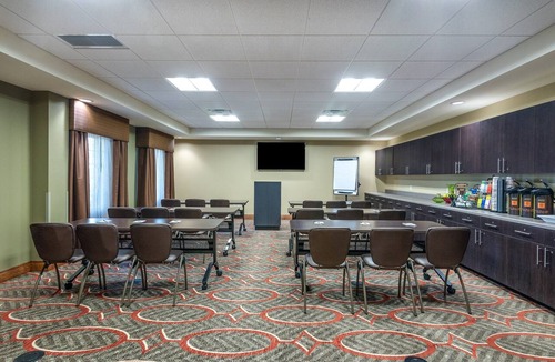 Altoona Apartment | Great Studio | Free Breakfast, Indoor Pool