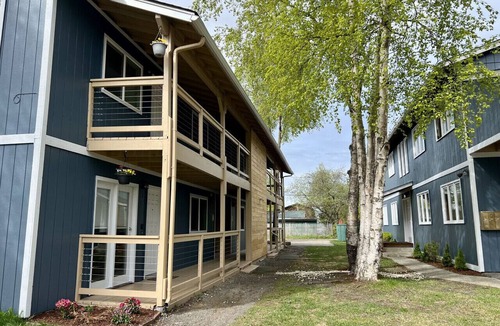 Fairview Apartment | Groundfloor Modern Industrial 2BD Apartment