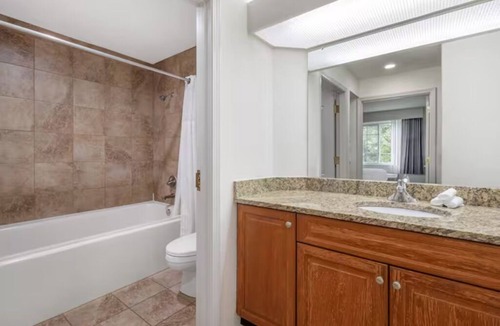 Mishawaka Hotel | Group-Friendly Bedroom Unit Ideal for Exploring Michigan City Area Beaches