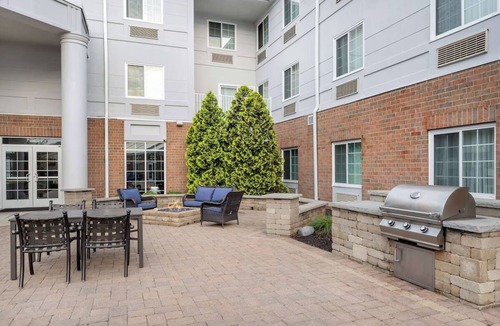 Mishawaka Hotel | Group-Friendly Bedroom Unit Ideal for Exploring Michigan City Area Beaches