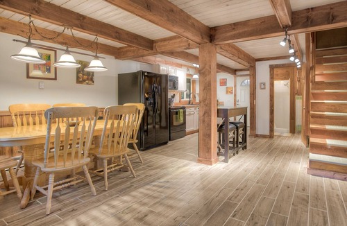 Gold Bar House | High River Haven: Cozy pet friendly riverfront cottage, a perfect couples retreat!