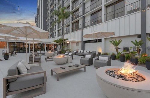 Airport Area Hotel | Hilton Irvine/Orange County Airport