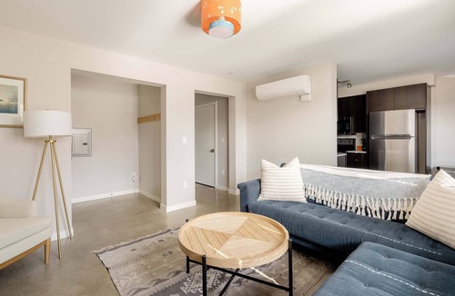 Belmont Apartment | Hip Area - Dining & Shops Nearby - 2BR - Sleeps 4