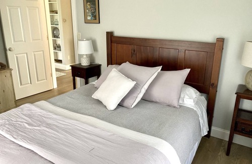Cape Elizabeth Apartment | Immaculate, breezy and bright across from Crescent Beach