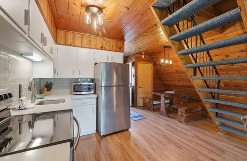 Stevensville Ski Chalet | Juniper Presents: Chalet #60 Nr Courts & Resort Amenities, Pools