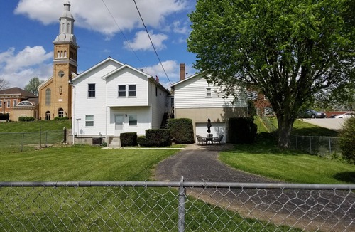 Lawrenceburg House | Just a little basement efficiency in the Heart of Downtown Lawrenceburg.