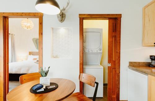 Kalispell Hotel | Kintla Ridge Suite wFull kitchen and WasherDryer