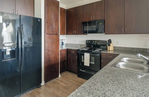 Northeast Houston Apartment | Landing | Chic 1BD, Game Room, Gym