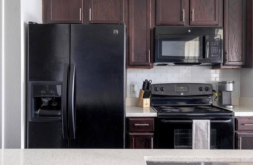 Atascocita Apartment | Landing | Spectacular 2BD, Gym, Game Room