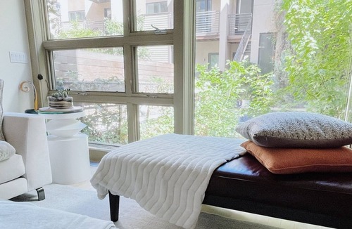 Civic Center House | Luxe 6 floors w parking! Walk to museums, Convention Center, shops & cafes.