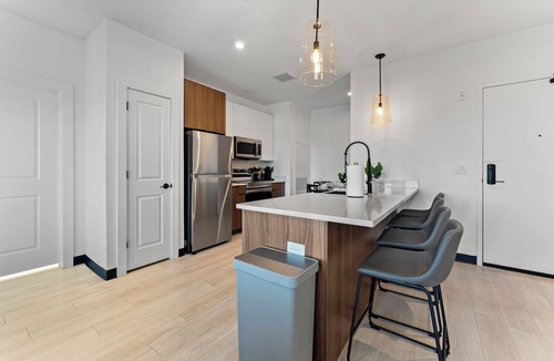 Everett Apartment | Luxury 2bd/2ba near Boston wi7j