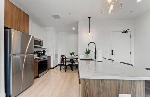 Everett Apartment | Luxury 2bd/2ba near Boston wi7j