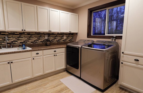 Knik-Fairview House | Luxury Alaska Hideaway with Movie Theater, Sauna & Stunning Natural Views