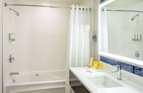 East Cambridge Hotel | Make Your Trip More Enjoyable! w/Indoor Pool, Pets are Allowed Here!