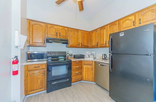Downtown Albany Apartment | Massive 4BD/3BA 2-Fl Townhouse Apt Downtown Albany