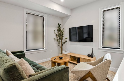 Columbus Park - Andrew Square House | Modern 5BD3B in Boston Steps to Convention Center