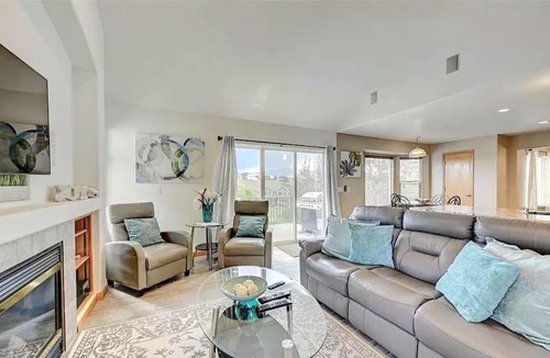 Northeast Colorado Springs House | Mountain View Near Park and Rec Center