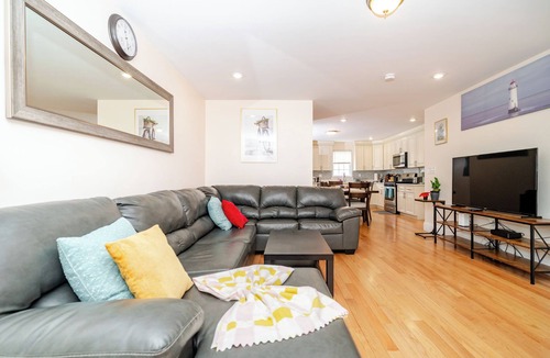 Quincy House | Newly Built Greater Boston Townhouse Near I-93 Parking Pet-Friendly - 39
