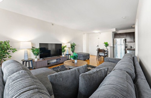 North Brookline Apartment | Nice 2bd/1.5ba near BU cwa1