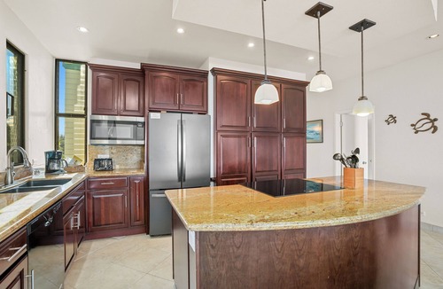 Princeville Condo | Oceanfront Luxury Penthouse Condo w/AC in north shore’s premier property