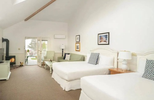 Boothbay Harbor Cabin | Partial Oceanview Lodge | 2 Queens + Porch