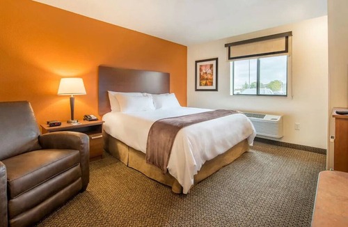 Hurricane Hotel | Pet-Friendly Room with Full Kitchen Next to Zion! Pool!