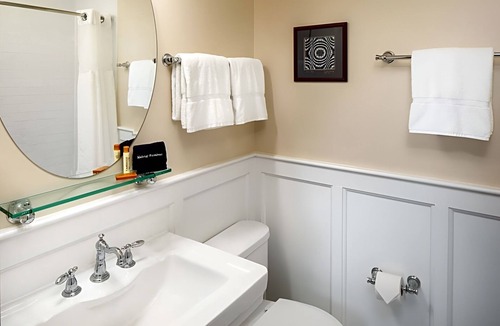 Berea Hotel | Pet-Friendly Tranquil Escape with Thoughtful Details Near Berea College