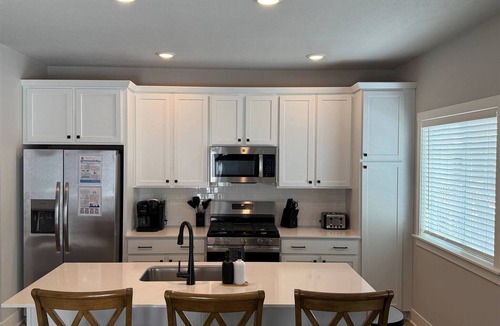 South Haven Ski Chalet | Poolside Breeze
