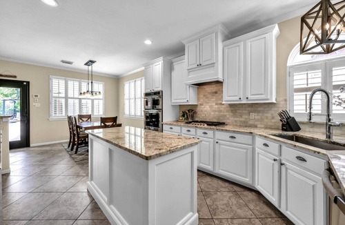 Alden Bridge House | Private Pool & Hot Tub | 5BR Near The Woodlands | Quiet Neighborhood | King Suite