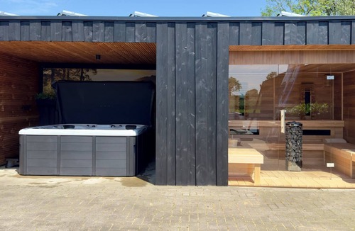 Oostermeer House | PUUR Eastermar Authentic and luxurious coach house in a monumental farm
