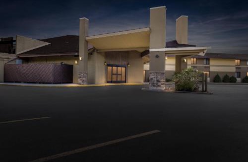 Black River Falls Hotel | Quality Inn & Suites Black River Falls I-94