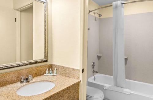 Hazel Dell South Hotel | Quality Inn & Suites Vancouver - Hazel Dell